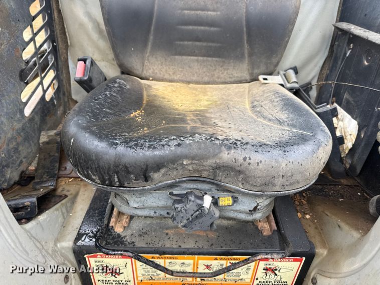 image for item DW6518 2000 Caterpillar 226 skid steer loader