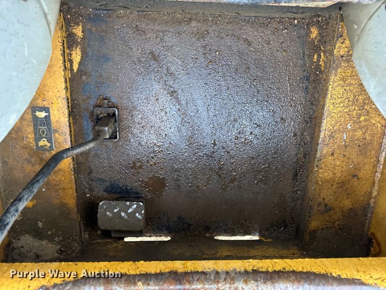 image for item DW6518 2000 Caterpillar 226 skid steer loader