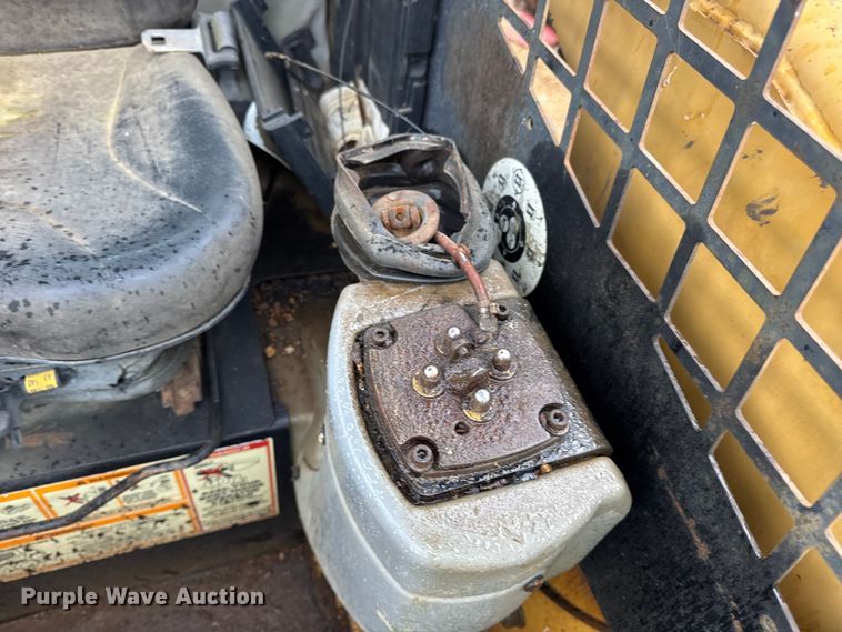 image for item DW6518 2000 Caterpillar 226 skid steer loader