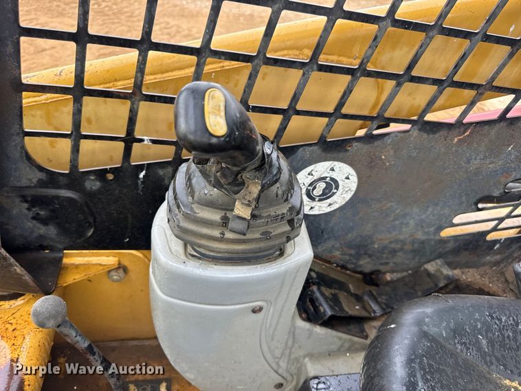 image for item DW6518 2000 Caterpillar 226 skid steer loader