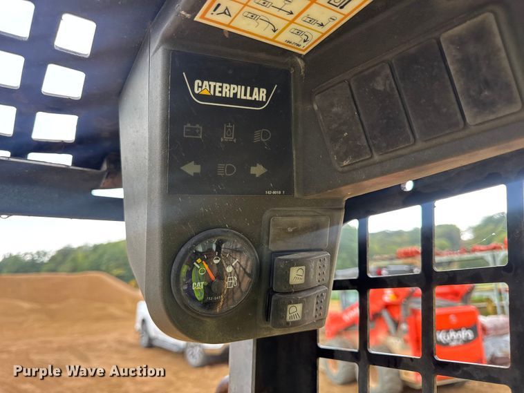 image for item DW6518 2000 Caterpillar 226 skid steer loader