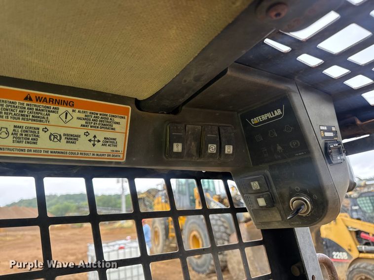 image for item DW6518 2000 Caterpillar 226 skid steer loader