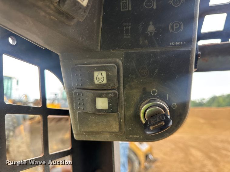 image for item DW6518 2000 Caterpillar 226 skid steer loader