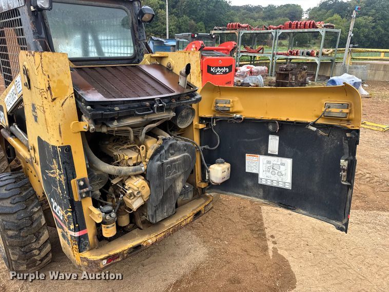 image for item DW6518 2000 Caterpillar 226 skid steer loader