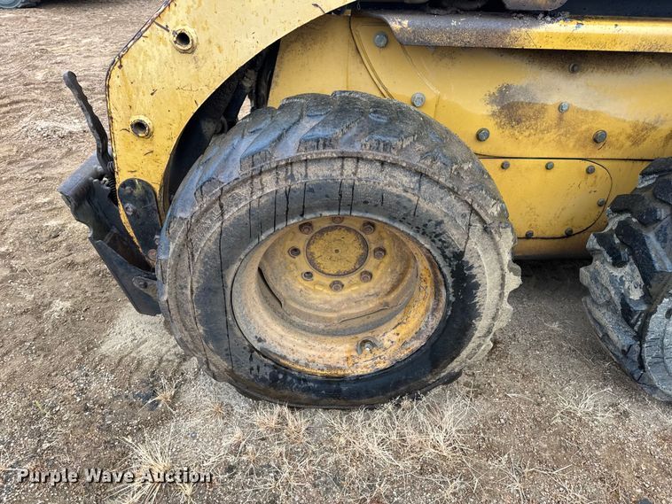 image for item DW6518 2000 Caterpillar 226 skid steer loader