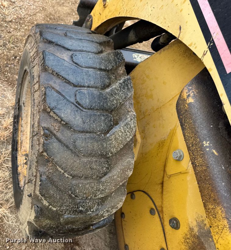 image for item DW6518 2000 Caterpillar 226 skid steer loader