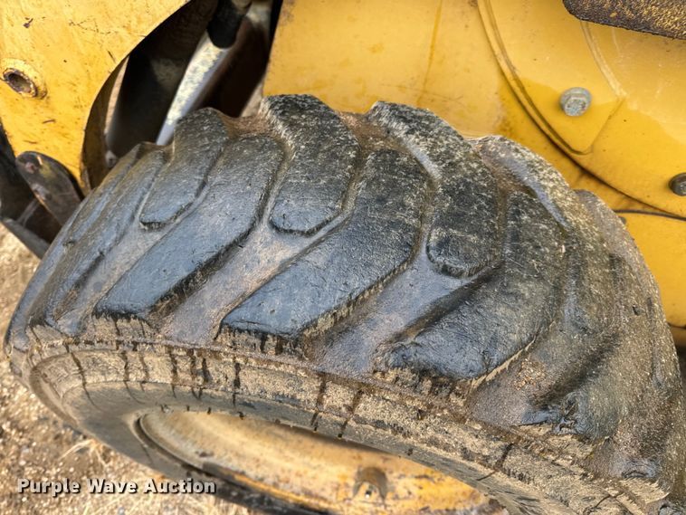 image for item DW6518 2000 Caterpillar 226 skid steer loader