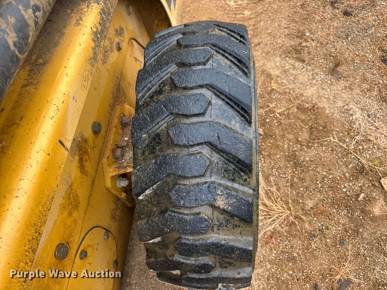 image for item DW6518 2000 Caterpillar 226 skid steer loader