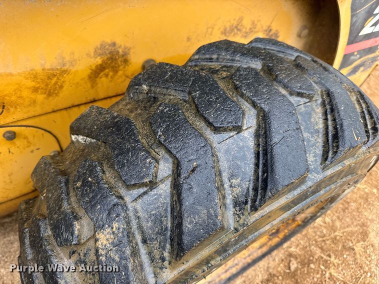 image for item DW6518 2000 Caterpillar 226 skid steer loader