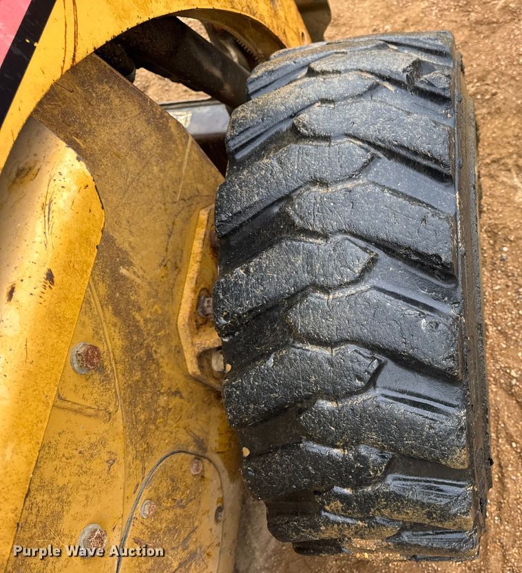 image for item DW6518 2000 Caterpillar 226 skid steer loader