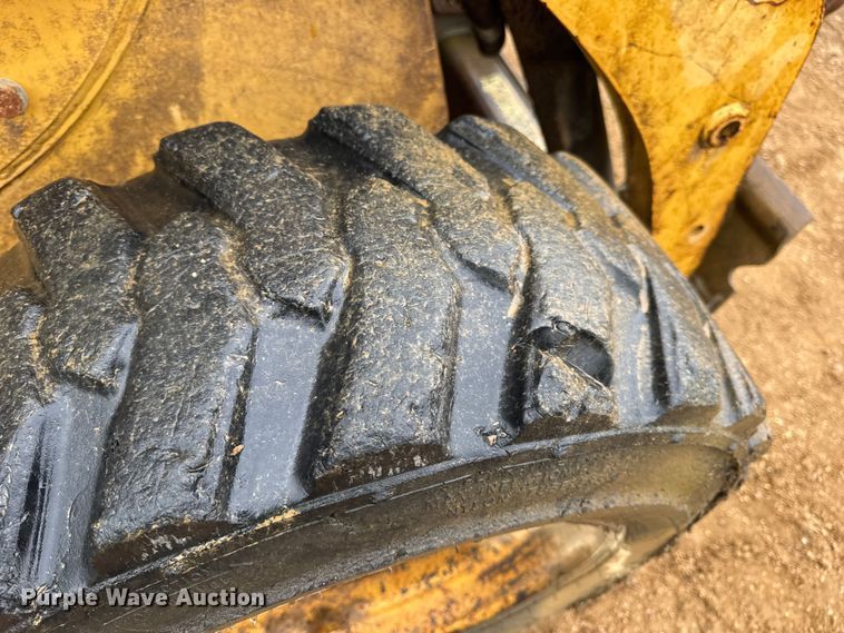 image for item DW6518 2000 Caterpillar 226 skid steer loader