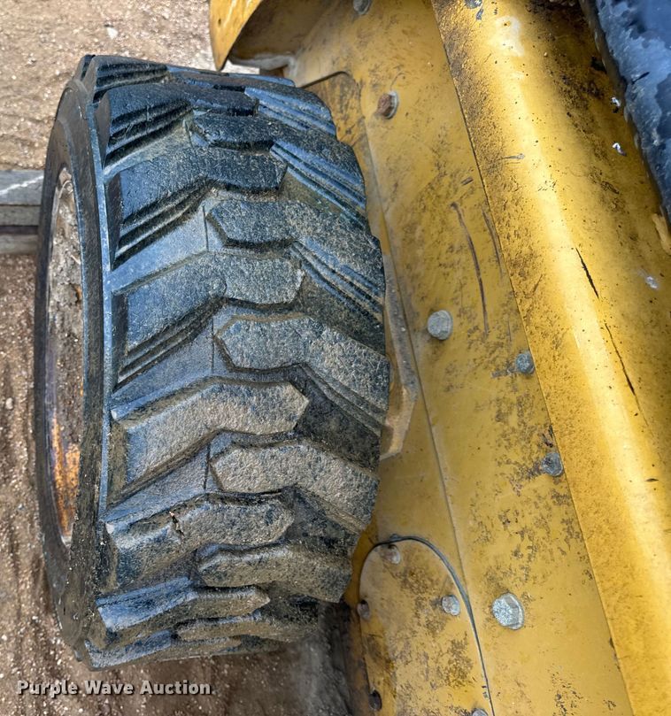 image for item DW6518 2000 Caterpillar 226 skid steer loader