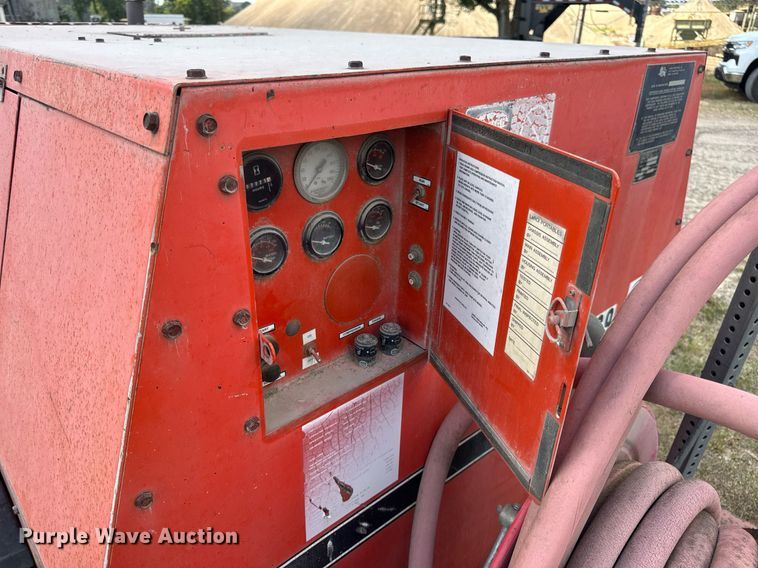 image for item DW6519 1994 LeRoi 3271X69 air compressor