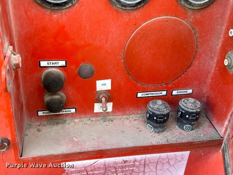 image for item DW6519 1994 LeRoi 3271X69 air compressor