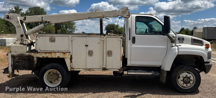 image for item DW6521 2005 Chevrolet C5500 utility / service truck