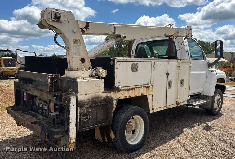 image for item DW6521 2005 Chevrolet C5500 utility / service truck