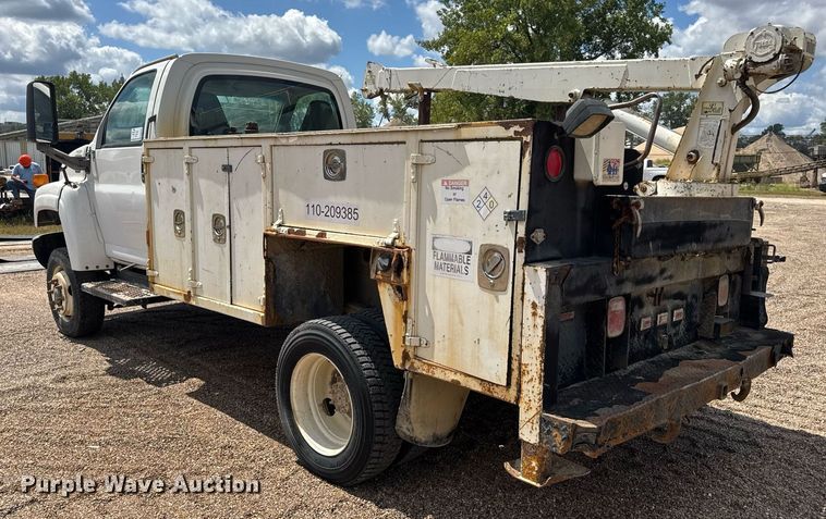 image for item DW6521 2005 Chevrolet C5500 utility / service truck