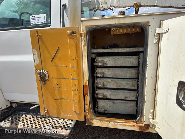 image for item DW6521 2005 Chevrolet C5500 utility / service truck