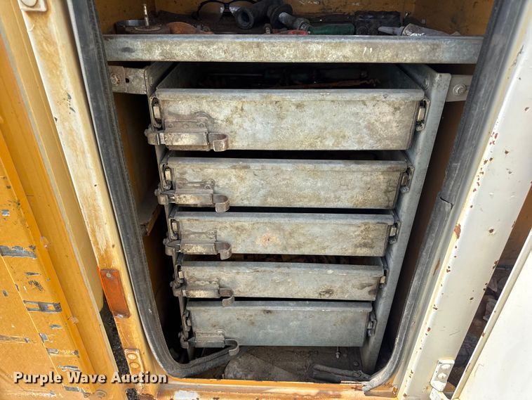 image for item DW6521 2005 Chevrolet C5500 utility / service truck