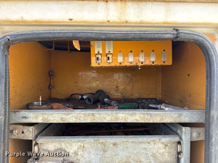 image for item DW6521 2005 Chevrolet C5500 utility / service truck