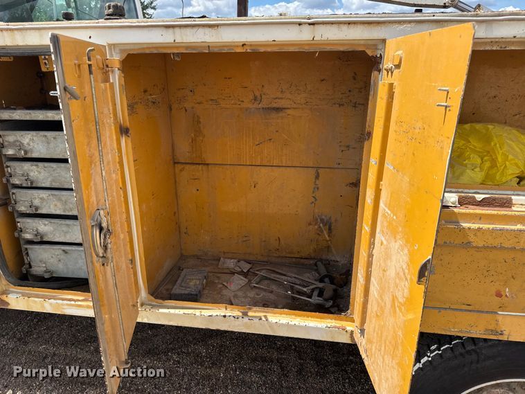 image for item DW6521 2005 Chevrolet C5500 utility / service truck