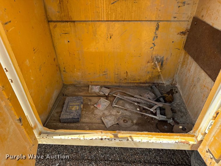 image for item DW6521 2005 Chevrolet C5500 utility / service truck