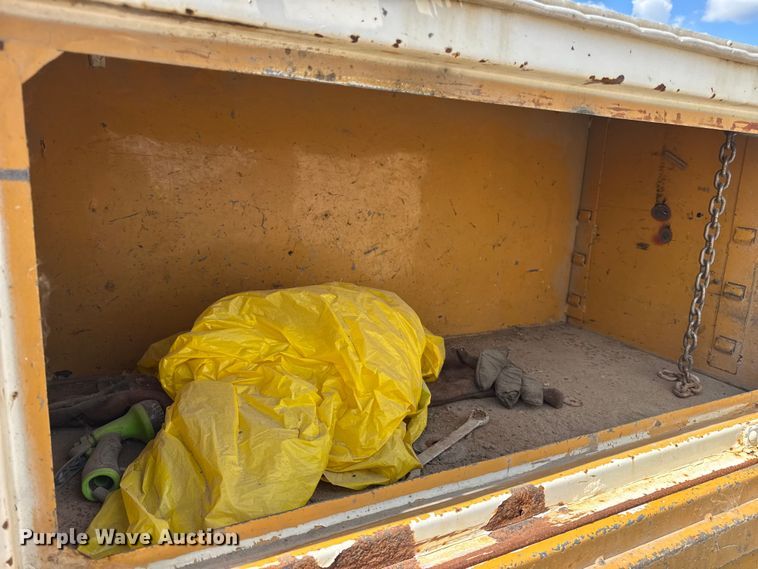 image for item DW6521 2005 Chevrolet C5500 utility / service truck