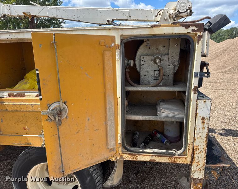 image for item DW6521 2005 Chevrolet C5500 utility / service truck