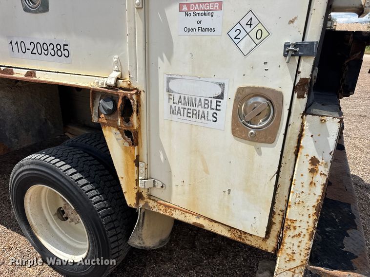 image for item DW6521 2005 Chevrolet C5500 utility / service truck