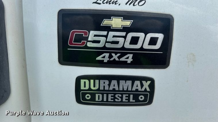 image for item DW6521 2005 Chevrolet C5500 utility / service truck