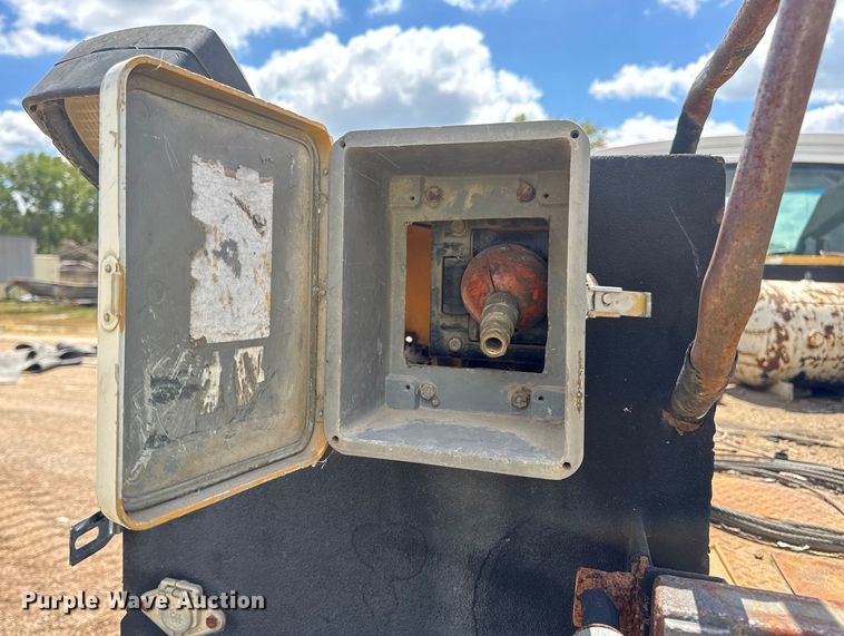 image for item DW6521 2005 Chevrolet C5500 utility / service truck