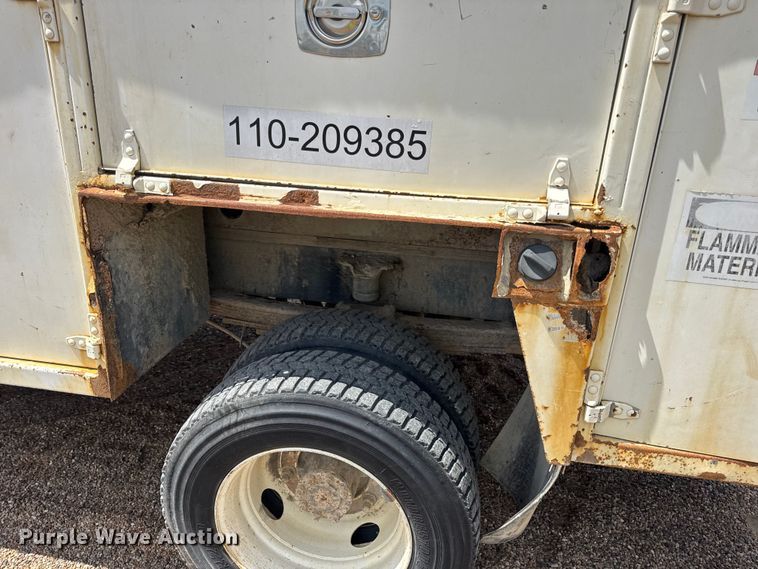 image for item DW6521 2005 Chevrolet C5500 utility / service truck