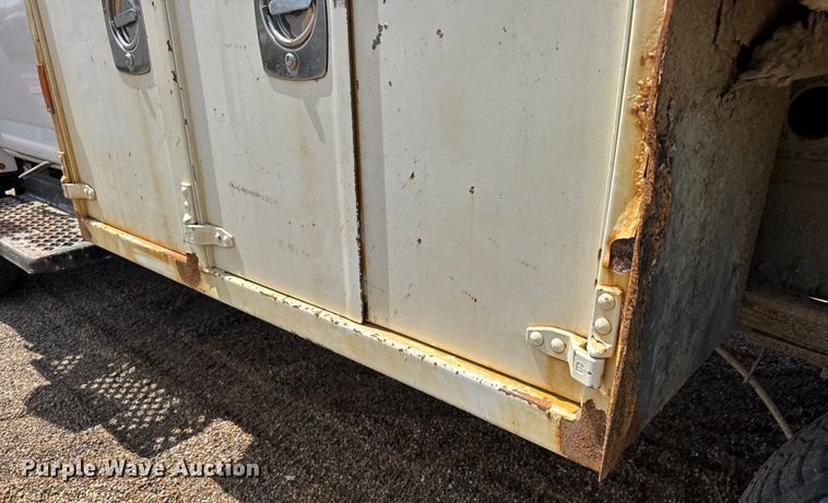 image for item DW6521 2005 Chevrolet C5500 utility / service truck