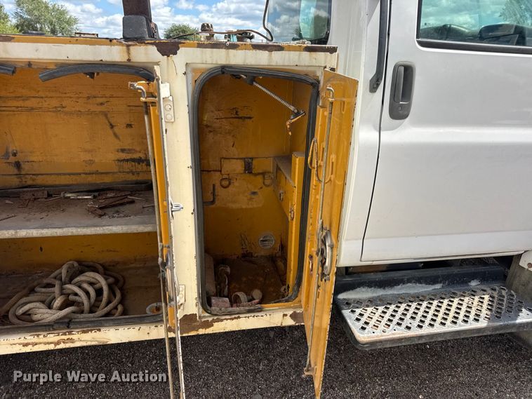 image for item DW6521 2005 Chevrolet C5500 utility / service truck