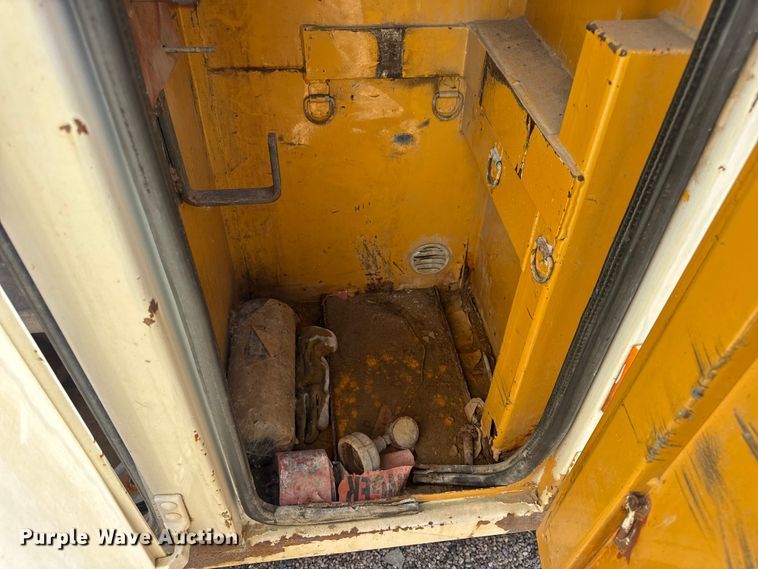 image for item DW6521 2005 Chevrolet C5500 utility / service truck