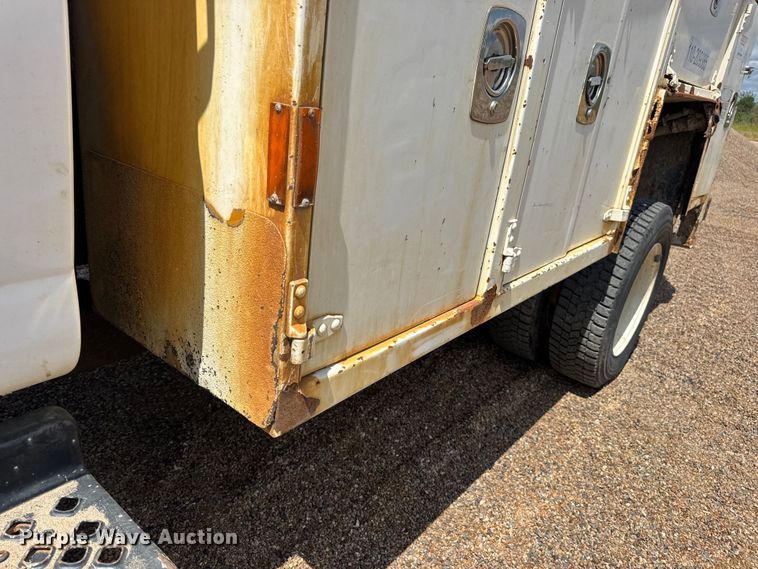 image for item DW6521 2005 Chevrolet C5500 utility / service truck