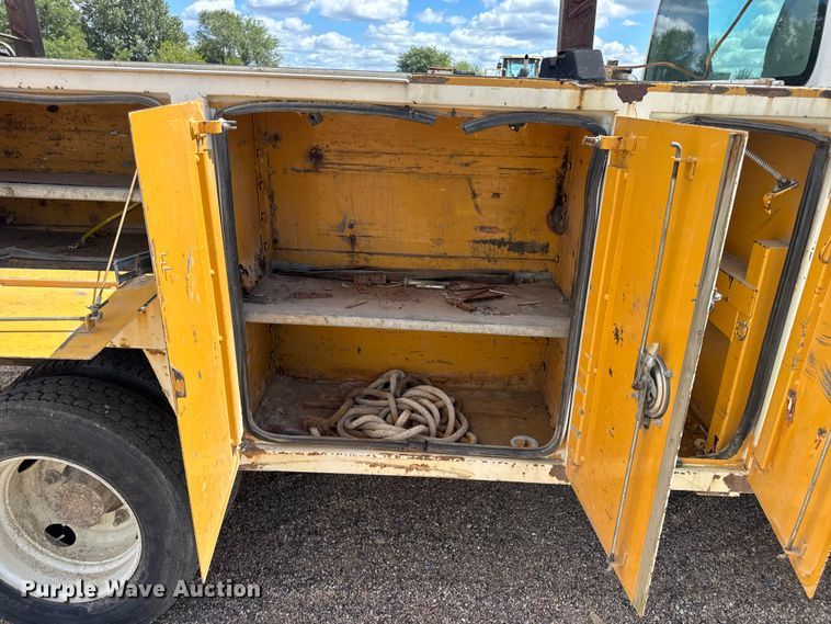 image for item DW6521 2005 Chevrolet C5500 utility / service truck