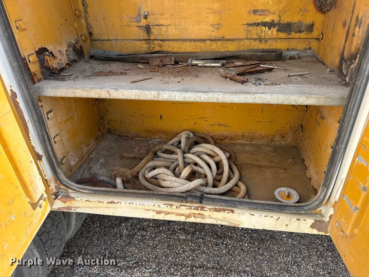 image for item DW6521 2005 Chevrolet C5500 utility / service truck