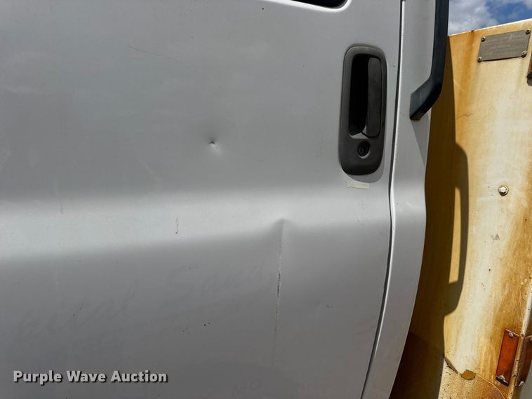 image for item DW6521 2005 Chevrolet C5500 utility / service truck