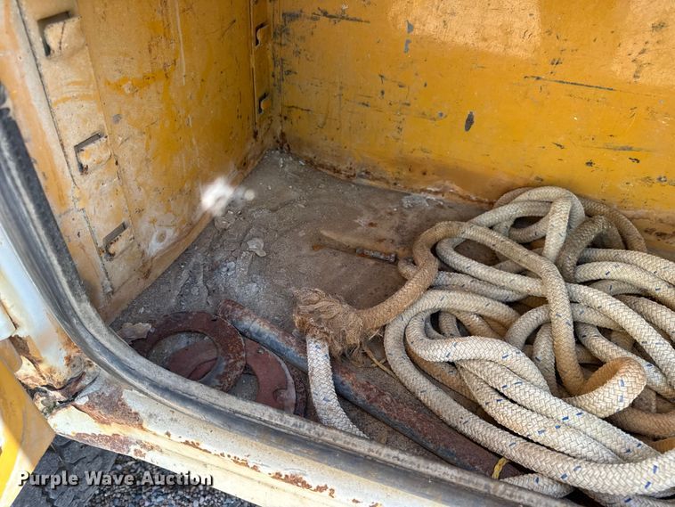 image for item DW6521 2005 Chevrolet C5500 utility / service truck