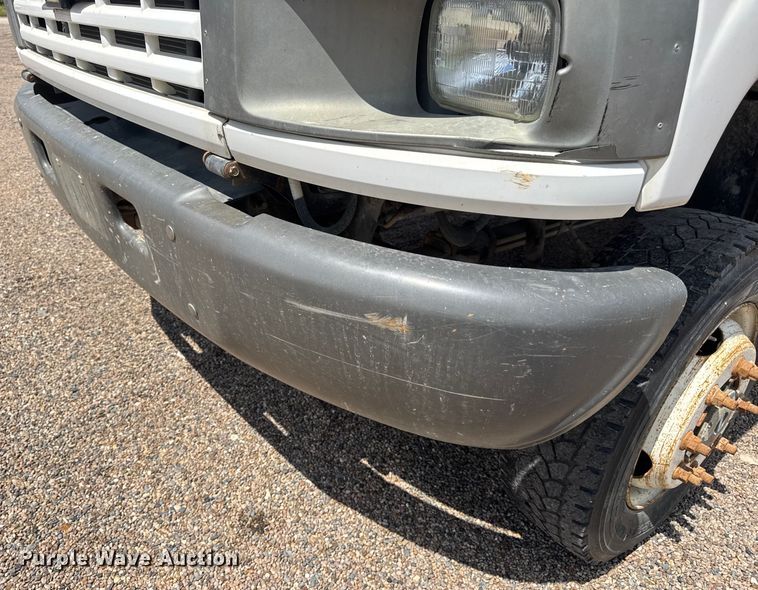 image for item DW6521 2005 Chevrolet C5500 utility / service truck