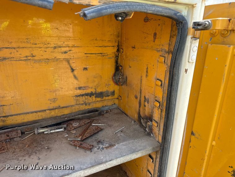 image for item DW6521 2005 Chevrolet C5500 utility / service truck