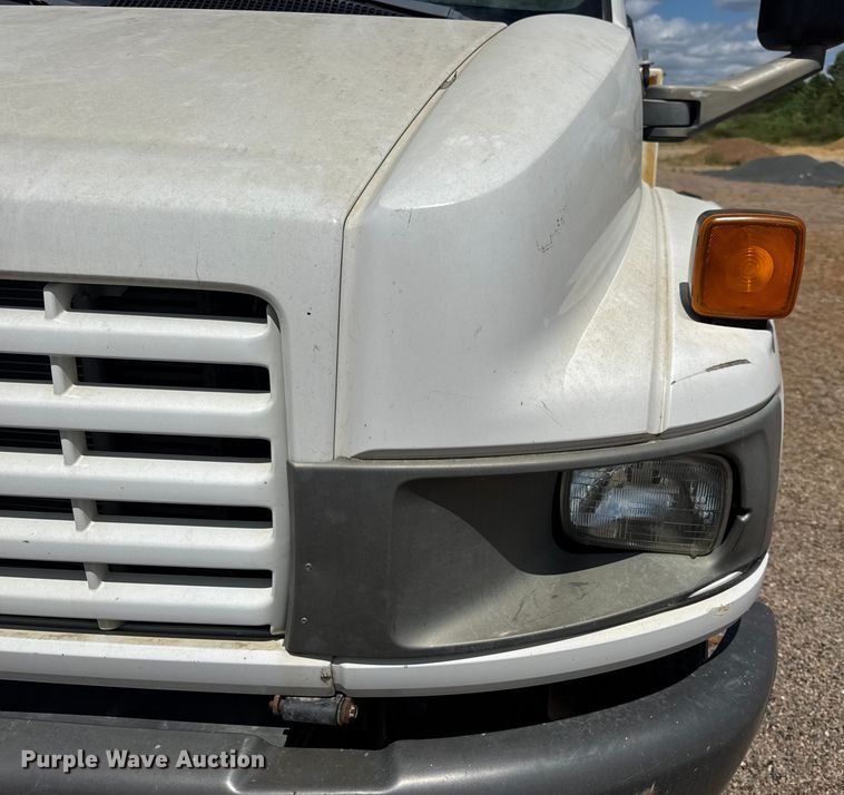 image for item DW6521 2005 Chevrolet C5500 utility / service truck