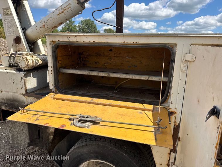 image for item DW6521 2005 Chevrolet C5500 utility / service truck