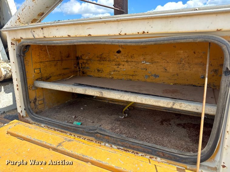 image for item DW6521 2005 Chevrolet C5500 utility / service truck