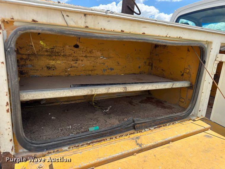 image for item DW6521 2005 Chevrolet C5500 utility / service truck