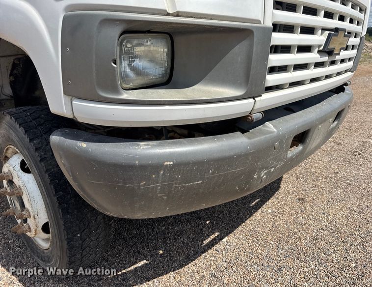 image for item DW6521 2005 Chevrolet C5500 utility / service truck