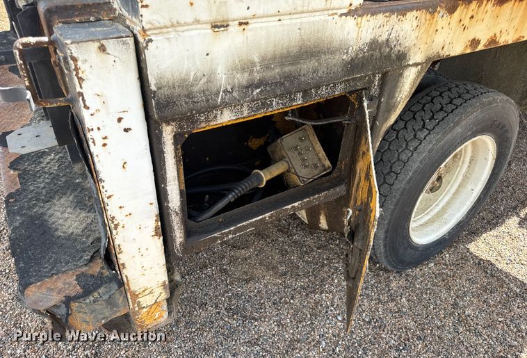 image for item DW6521 2005 Chevrolet C5500 utility / service truck