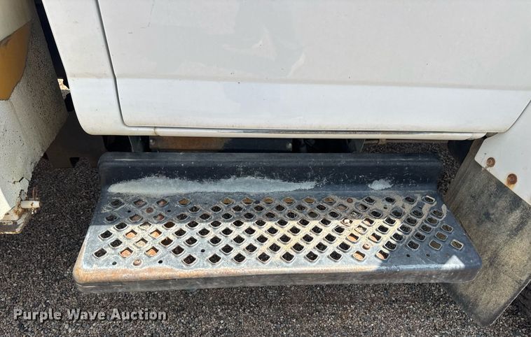 image for item DW6521 2005 Chevrolet C5500 utility / service truck