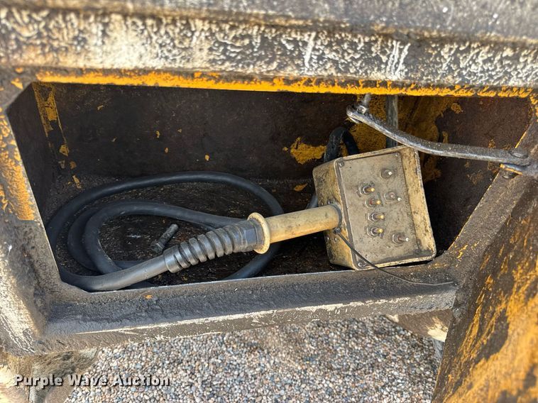 image for item DW6521 2005 Chevrolet C5500 utility / service truck